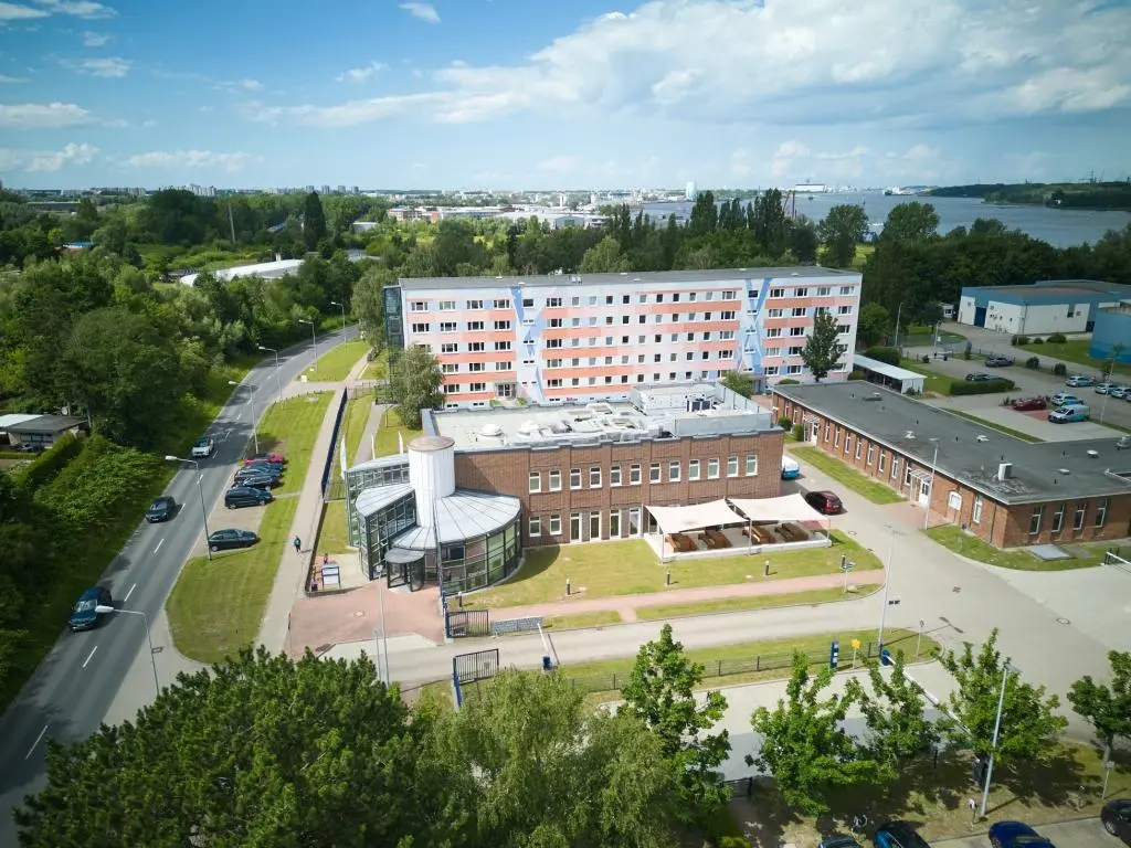 Luftaufnahme des Bürogebäudes der Nordwasser in Rostock Bramow